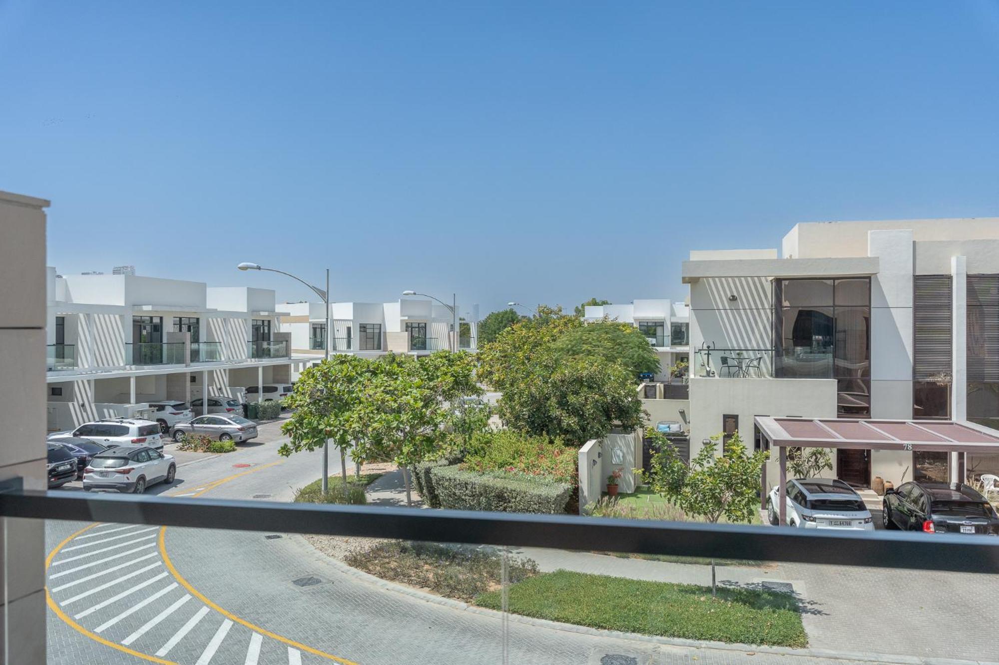 Magnificent 3-Bedroom Villa At Damac Hills With Golf Course View Dubai Exterior photo