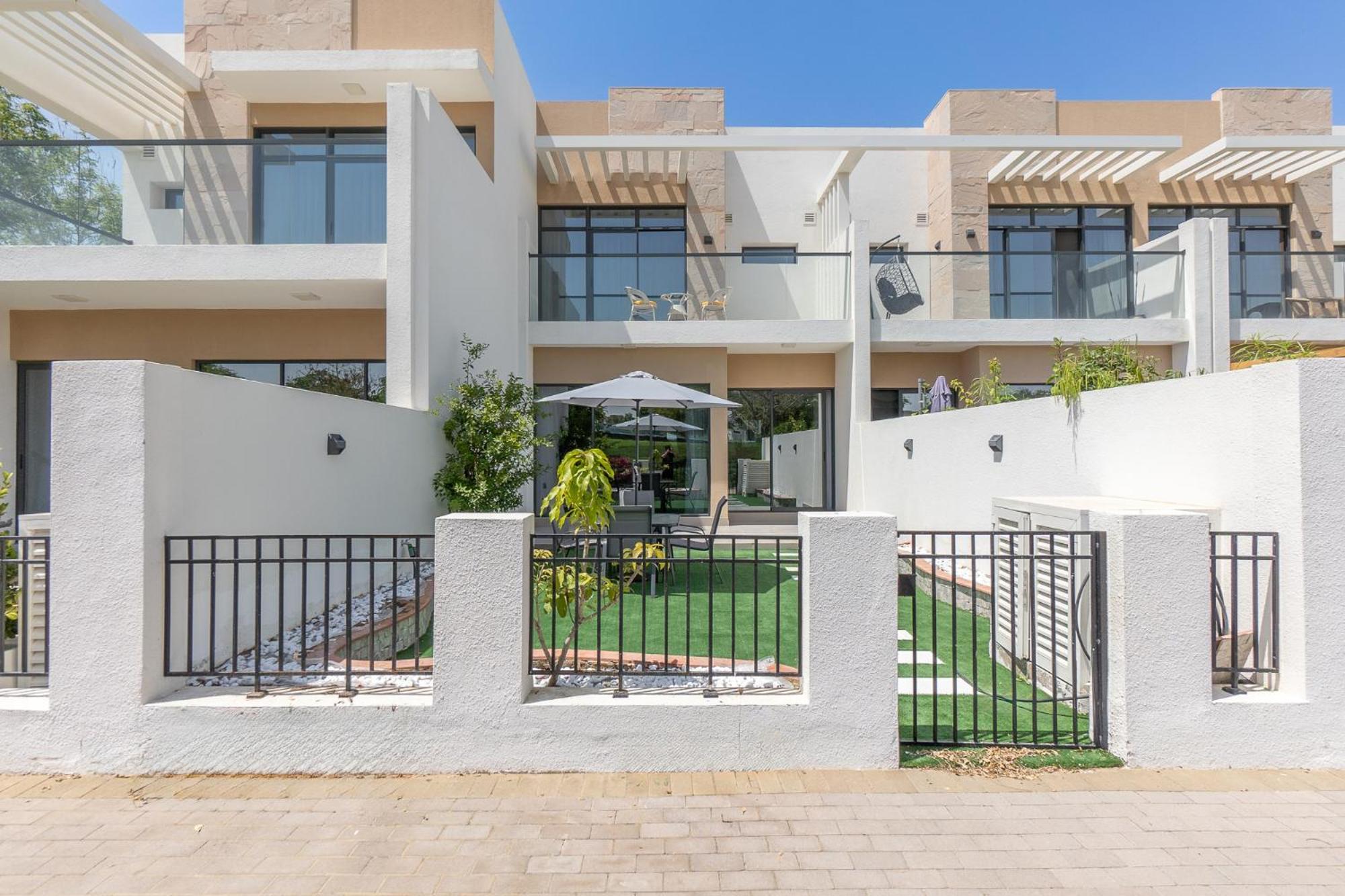 Magnificent 3-Bedroom Villa At Damac Hills With Golf Course View Dubai Exterior photo